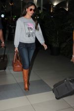Kareena Kapoor snapped at airport on 28th Nov 2015
